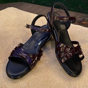 SAS Burgundy (Wine) Strappy Sandal. Never worn. 9.5 Wide